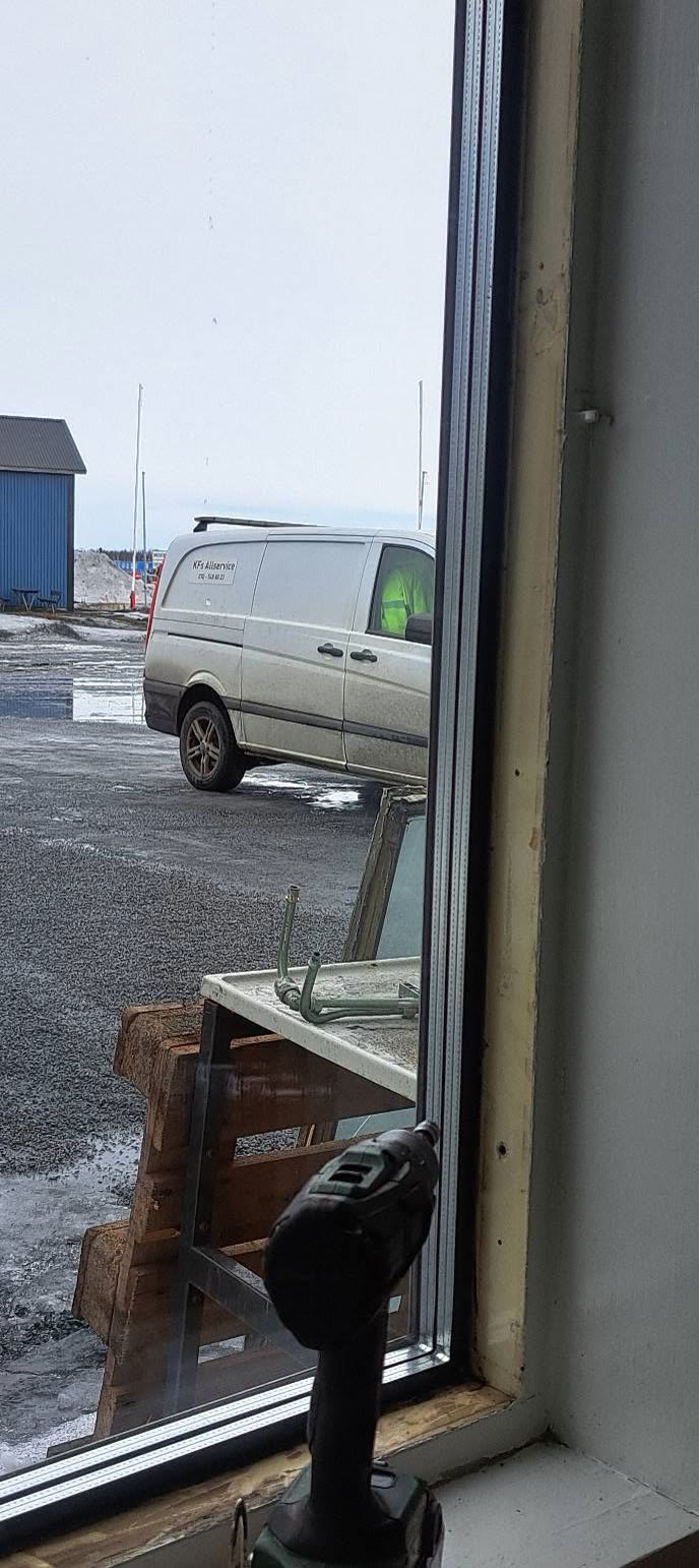 KFs Allservice servicebil på plats hos kund